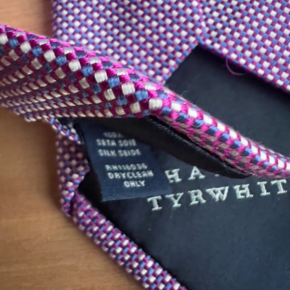 Charles Tyrwhitt polkadot 100% silk tie 62" L 3.5" W purple white classic - Picture 5 of 6